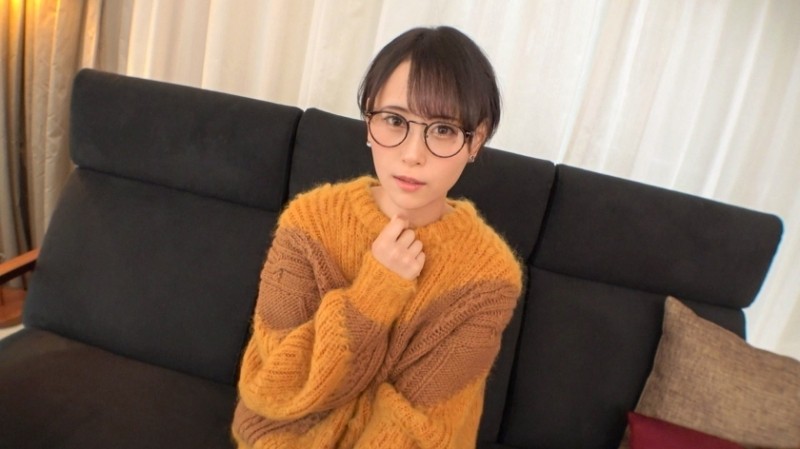 SIRO-4712 [First shot] [Innocent whitening skin] [Curious precocious Musume] Introductory glasses girl with only one experienced person appears.  - The actor's egg chasing her dream exposes her instinct instinct in front of the camera .. AV application on the net → AV experience shooting 1693
